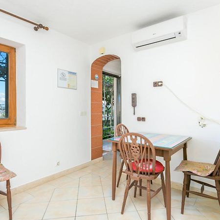 Seaside Apartments With A Swimming Pool Okrug Gornji, Ciovo - 11374 特罗吉尔 外观 照片
