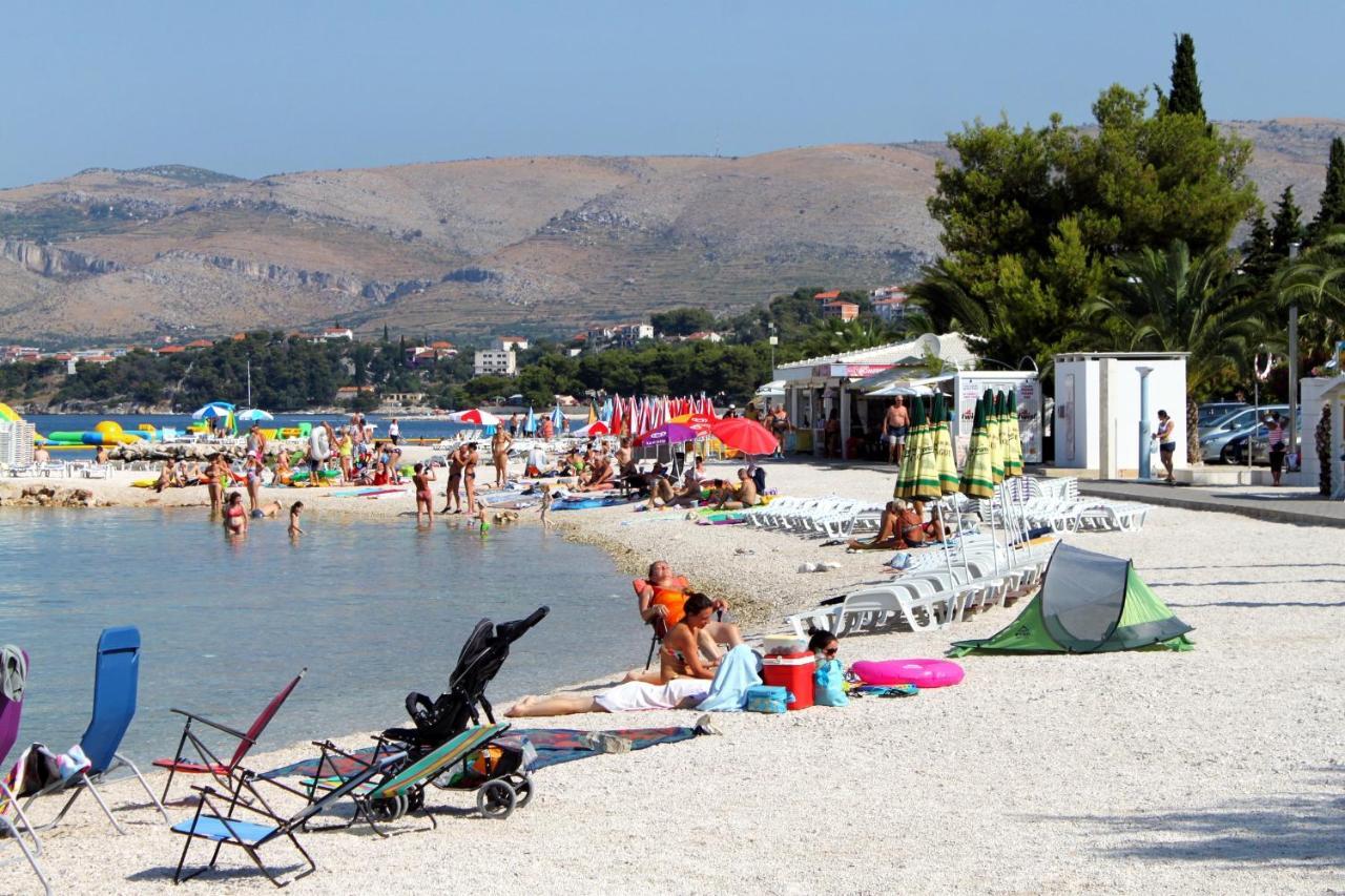 Seaside Apartments With A Swimming Pool Okrug Gornji, Ciovo - 11374 特罗吉尔 外观 照片