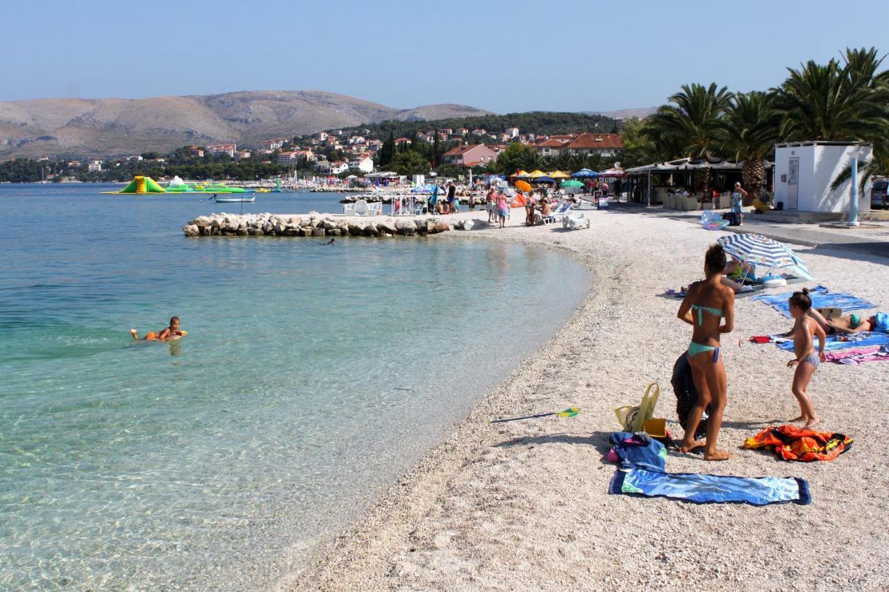 Seaside Apartments With A Swimming Pool Okrug Gornji, Ciovo - 11374 特罗吉尔 外观 照片
