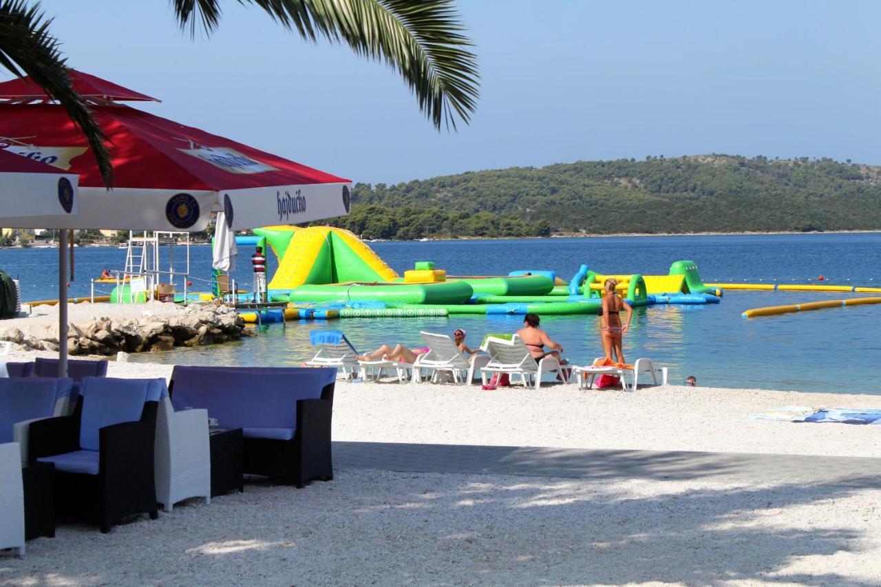 Seaside Apartments With A Swimming Pool Okrug Gornji, Ciovo - 11374 特罗吉尔 外观 照片