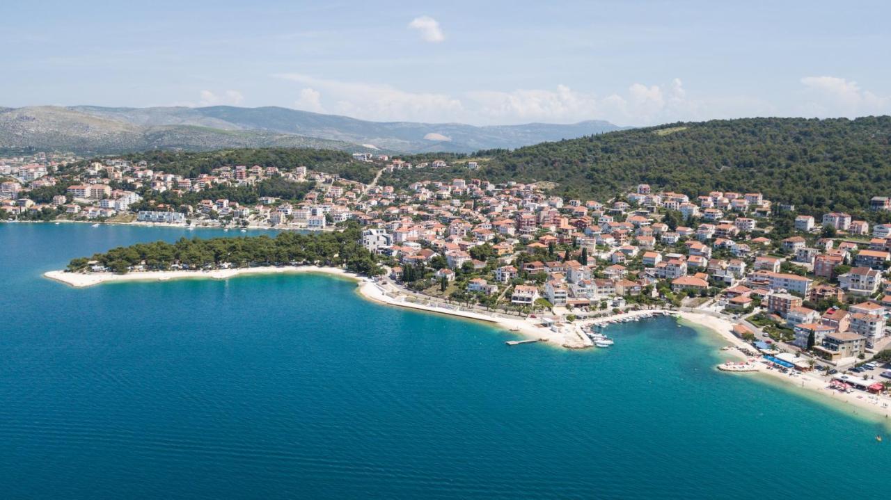 Seaside Apartments With A Swimming Pool Okrug Gornji, Ciovo - 11374 特罗吉尔 外观 照片