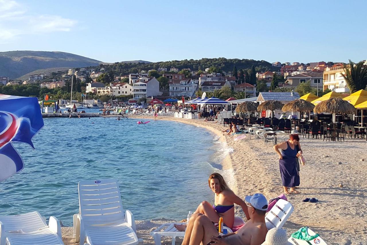 Seaside Apartments With A Swimming Pool Okrug Gornji, Ciovo - 11374 特罗吉尔 外观 照片