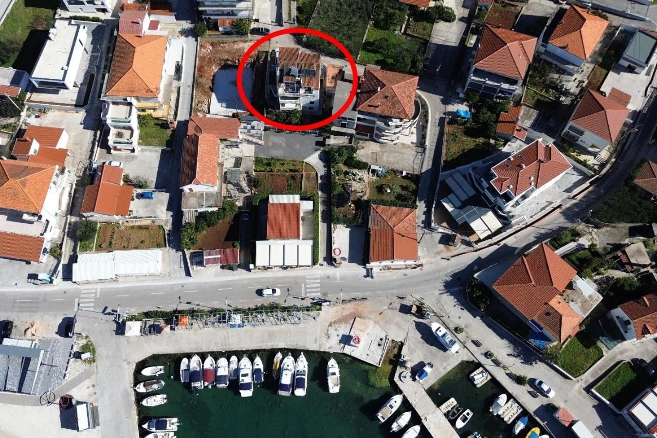 Seaside Apartments With A Swimming Pool Okrug Gornji, Ciovo - 11374 特罗吉尔 外观 照片