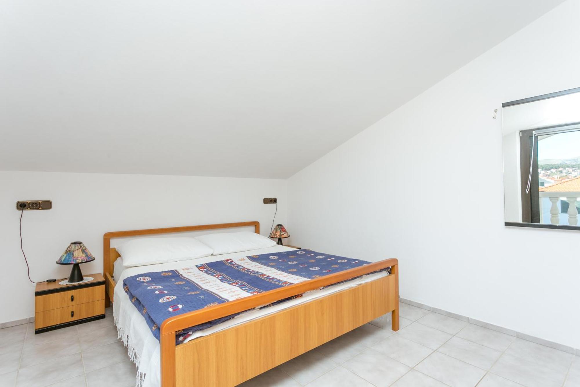 Seaside Apartments With A Swimming Pool Okrug Gornji, Ciovo - 11374 特罗吉尔 客房 照片
