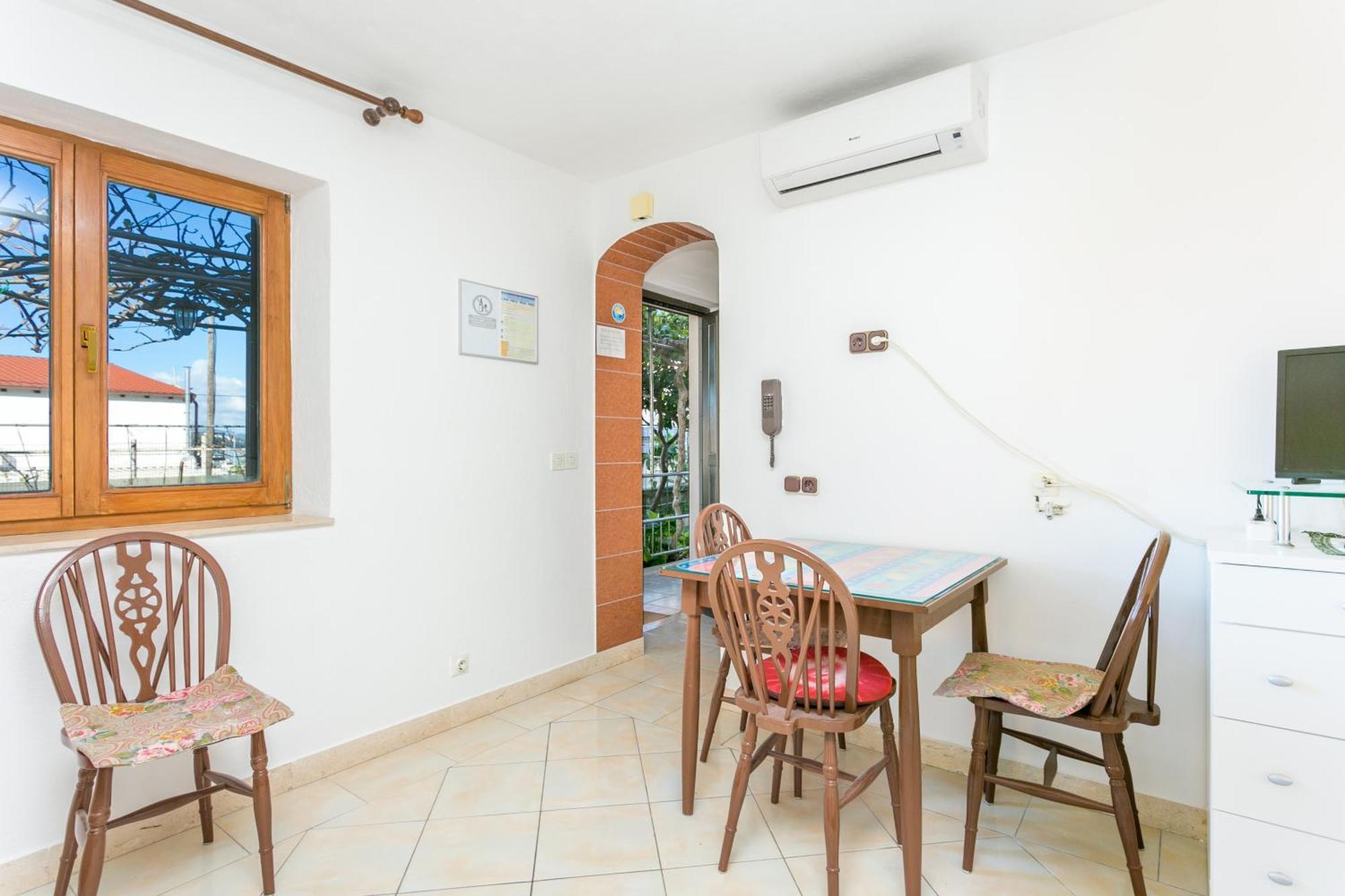 Seaside Apartments With A Swimming Pool Okrug Gornji, Ciovo - 11374 特罗吉尔 外观 照片