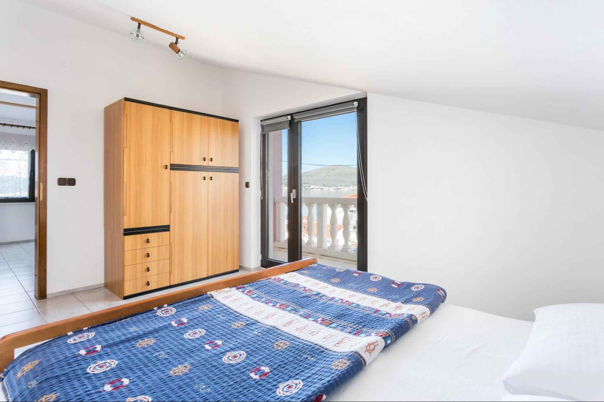 Seaside Apartments With A Swimming Pool Okrug Gornji, Ciovo - 11374 特罗吉尔 客房 照片