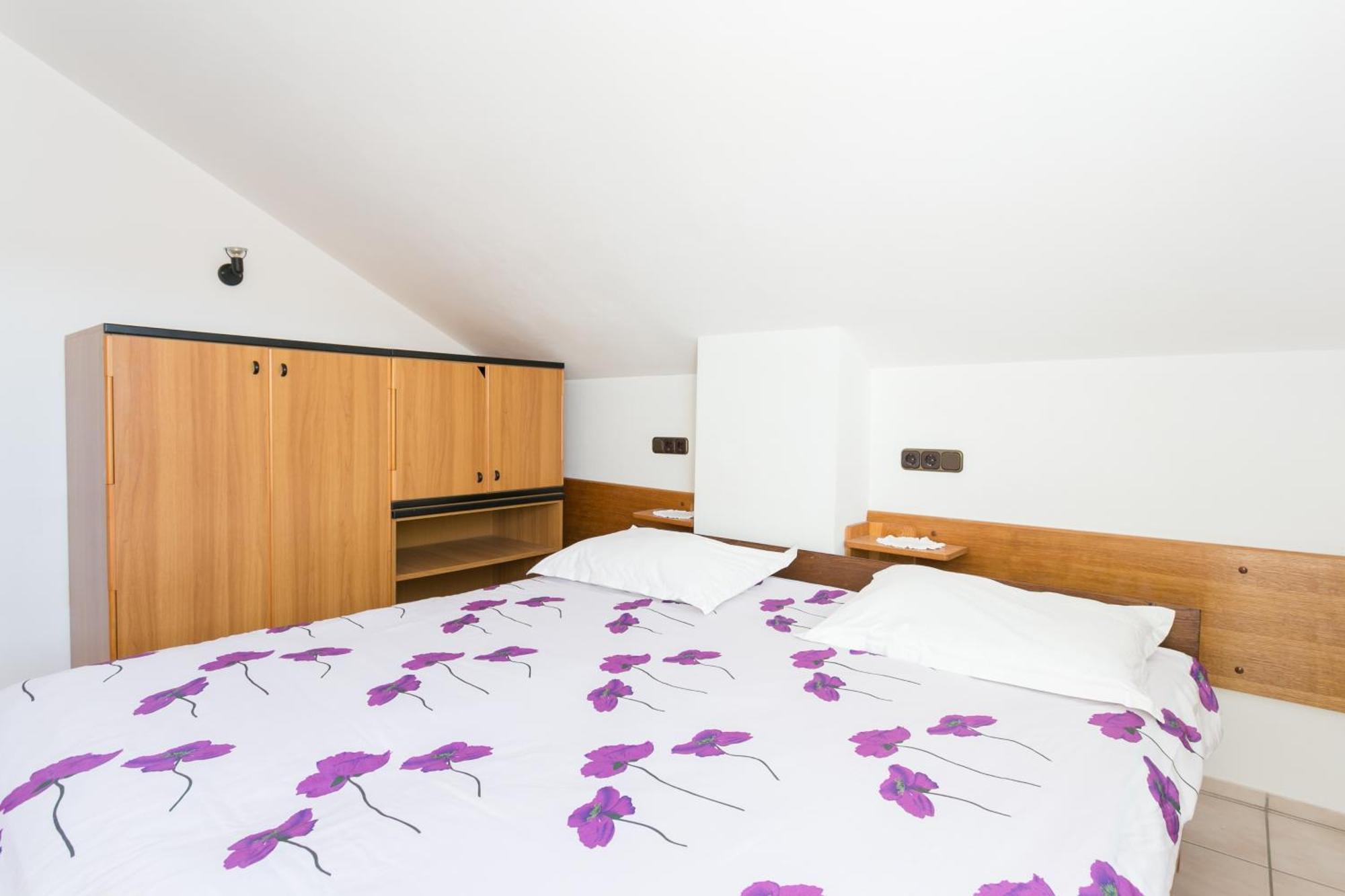 Seaside Apartments With A Swimming Pool Okrug Gornji, Ciovo - 11374 特罗吉尔 客房 照片