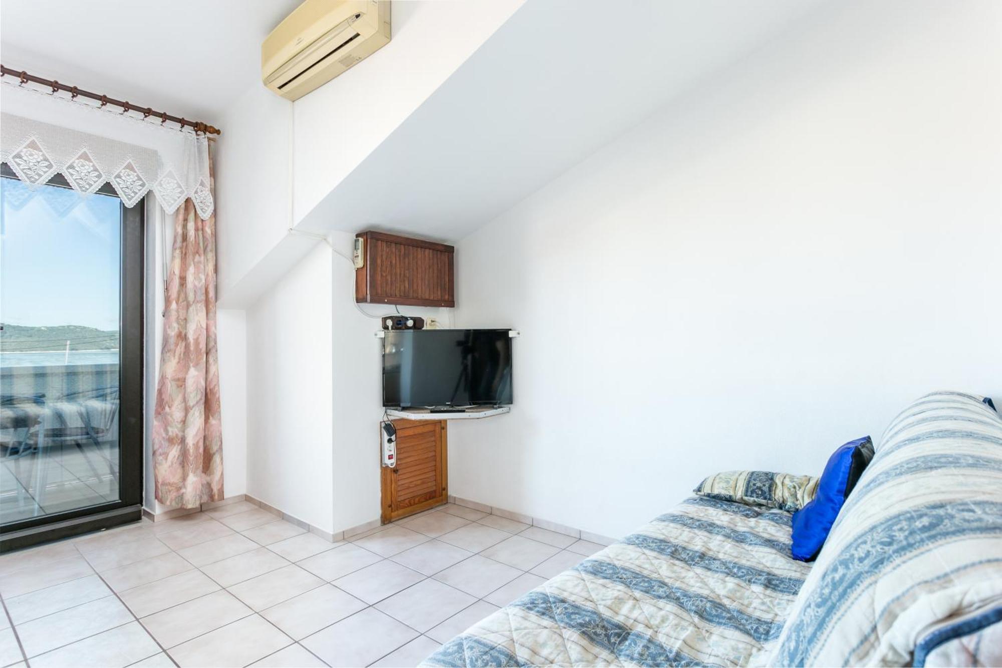 Seaside Apartments With A Swimming Pool Okrug Gornji, Ciovo - 11374 特罗吉尔 外观 照片