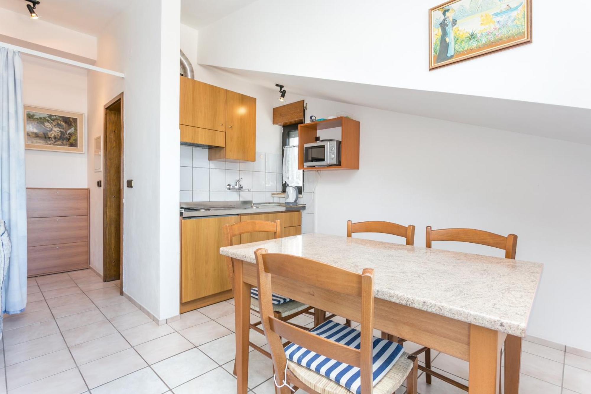 Seaside Apartments With A Swimming Pool Okrug Gornji, Ciovo - 11374 特罗吉尔 外观 照片