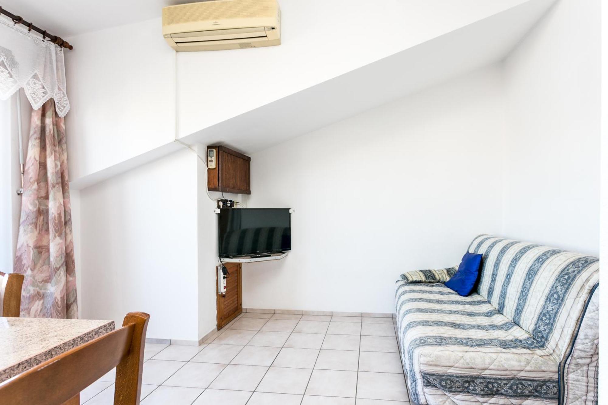 Seaside Apartments With A Swimming Pool Okrug Gornji, Ciovo - 11374 特罗吉尔 客房 照片