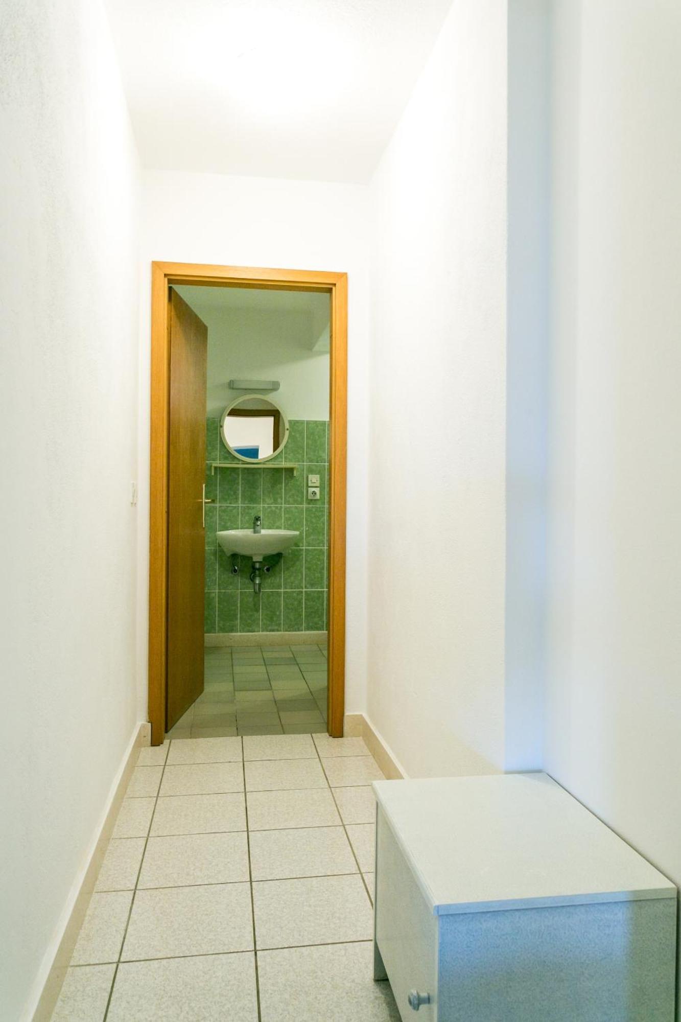 Seaside Apartments With A Swimming Pool Okrug Gornji, Ciovo - 11374 特罗吉尔 外观 照片