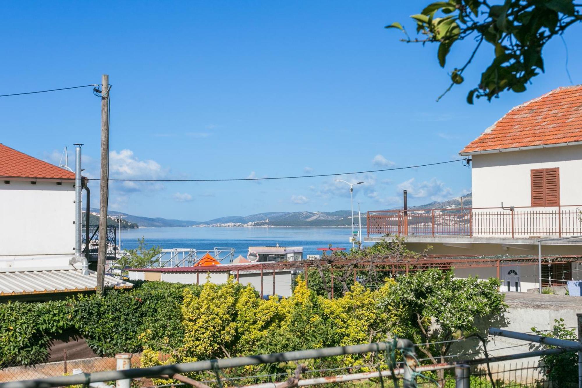 Seaside Apartments With A Swimming Pool Okrug Gornji, Ciovo - 11374 特罗吉尔 外观 照片