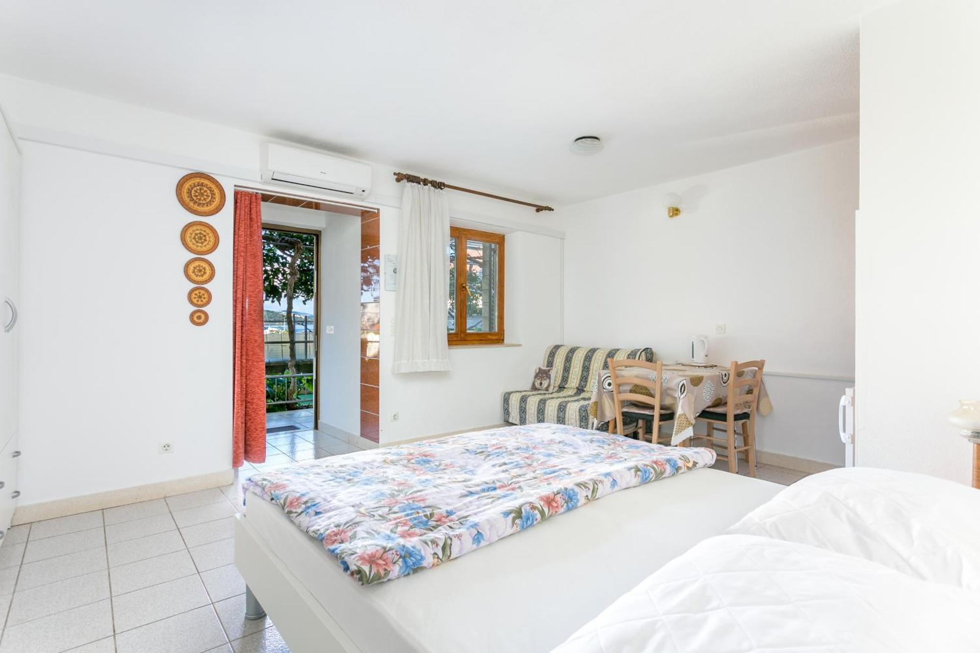Seaside Apartments With A Swimming Pool Okrug Gornji, Ciovo - 11374 特罗吉尔 客房 照片
